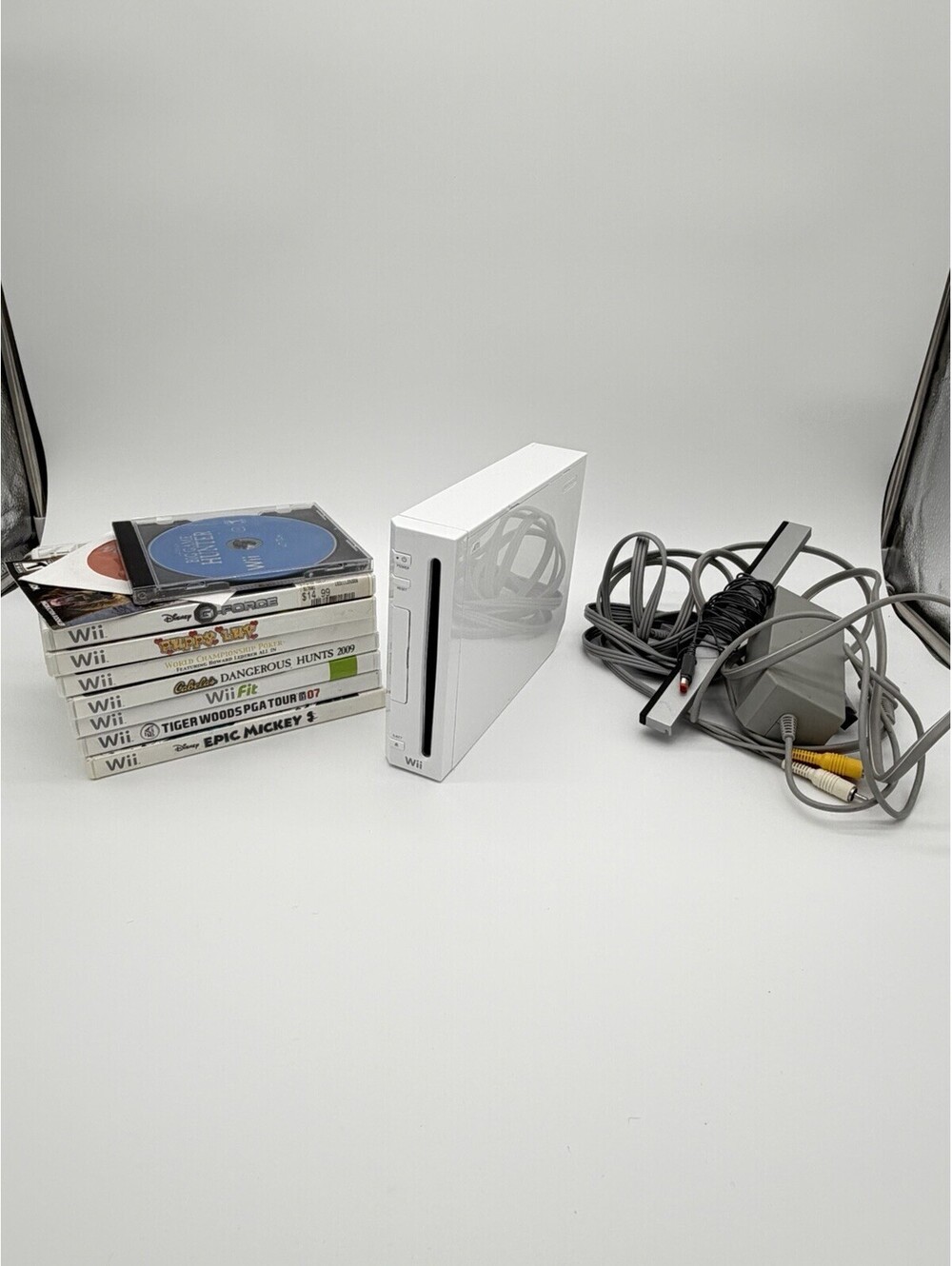 White Nintendo Wii Console System Bundle w/ Games